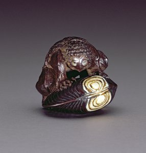 Netsuke que representa un kappa agachado sobre una concha, 1860-80